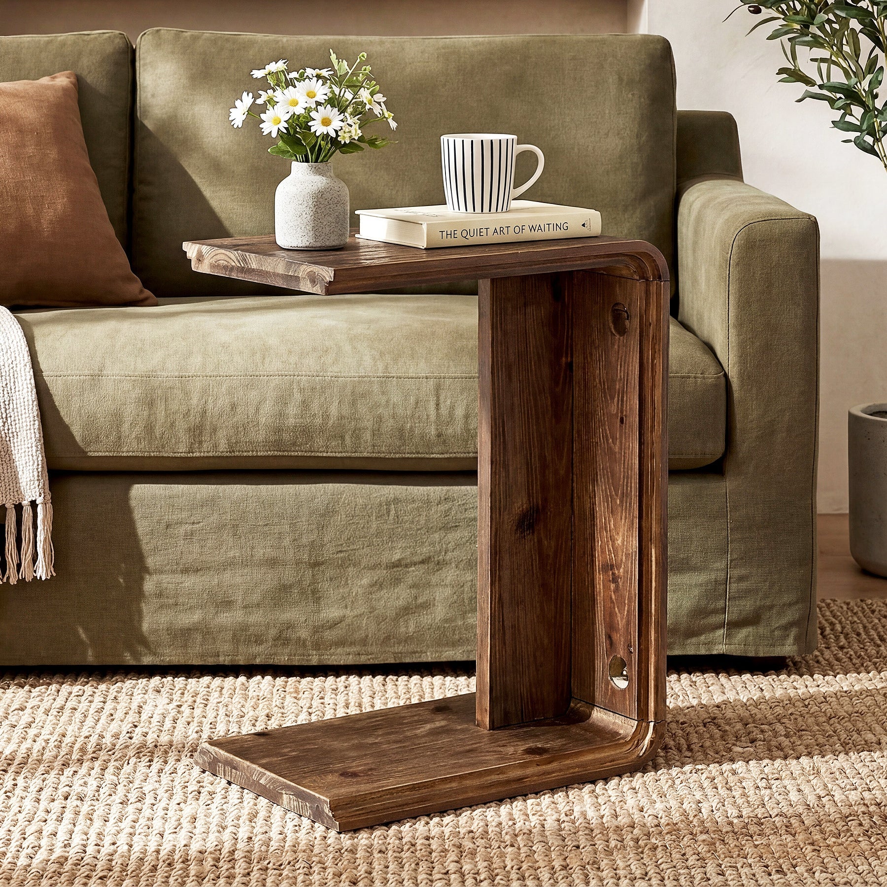C-Shaped Solid Wood End Table for Sofa Side, Narrow Side Table for Living Room and Bedroom