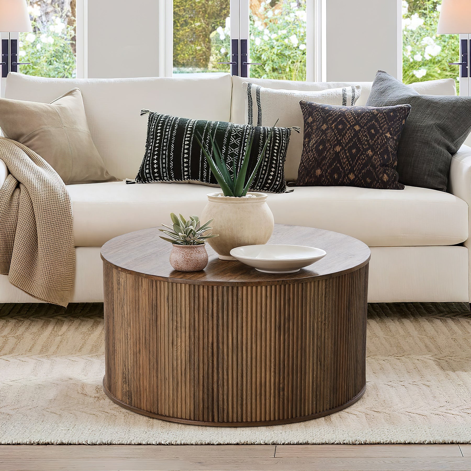 31.5" Round Coffee Table, Modern Center Table with Wooden Veneer Top